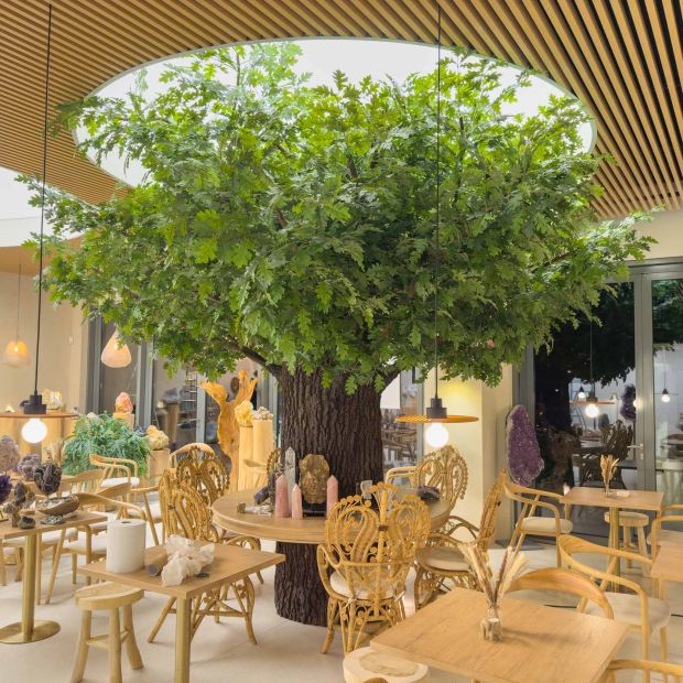 Dekoracje Restauracji Sztucznymi Drzewami