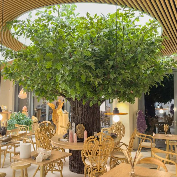 Dekoracje Restauracji Sztucznymi Drzewami